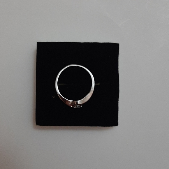Size 7 ring - Picture 2 of 3